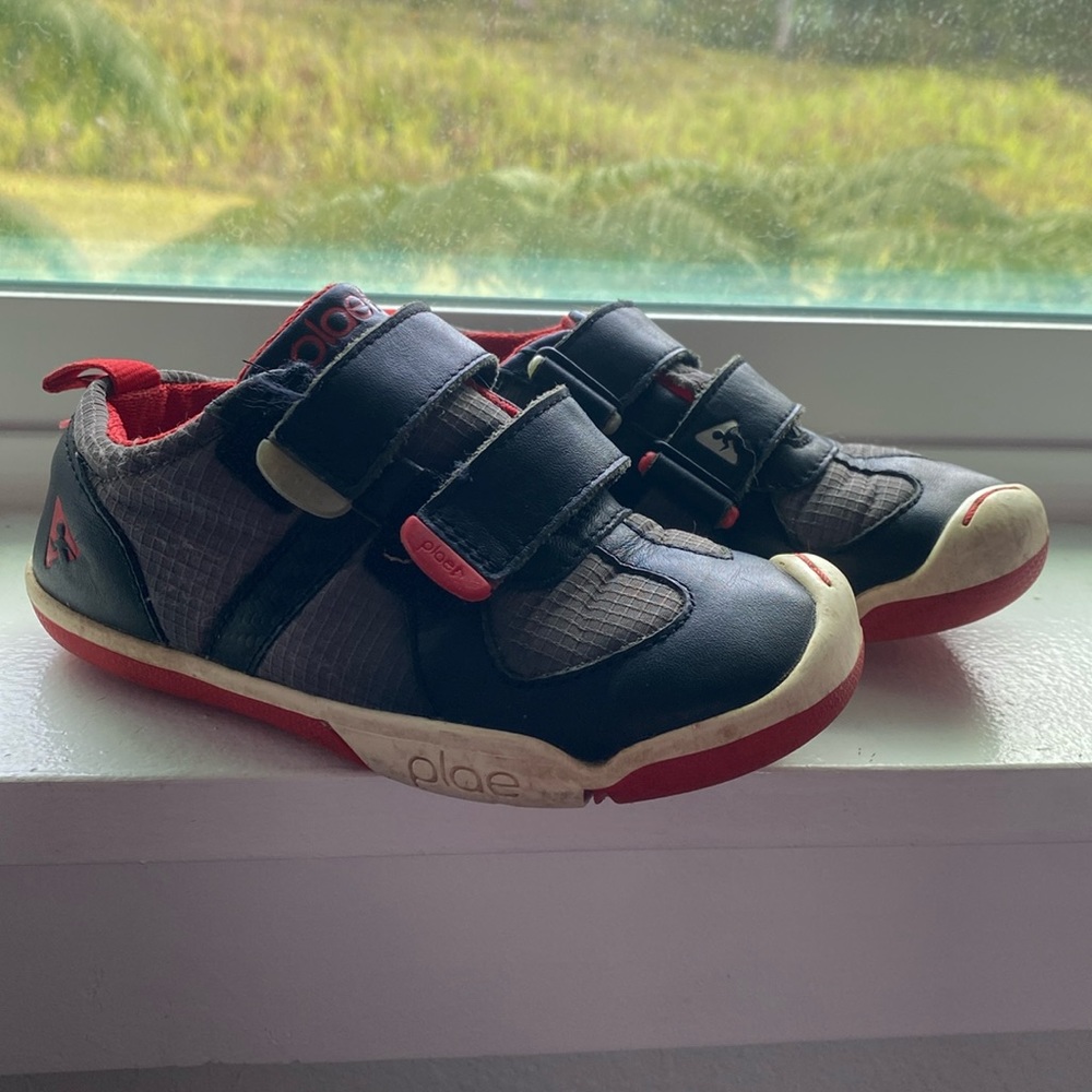 Plae NAT kids shoes 9.5
